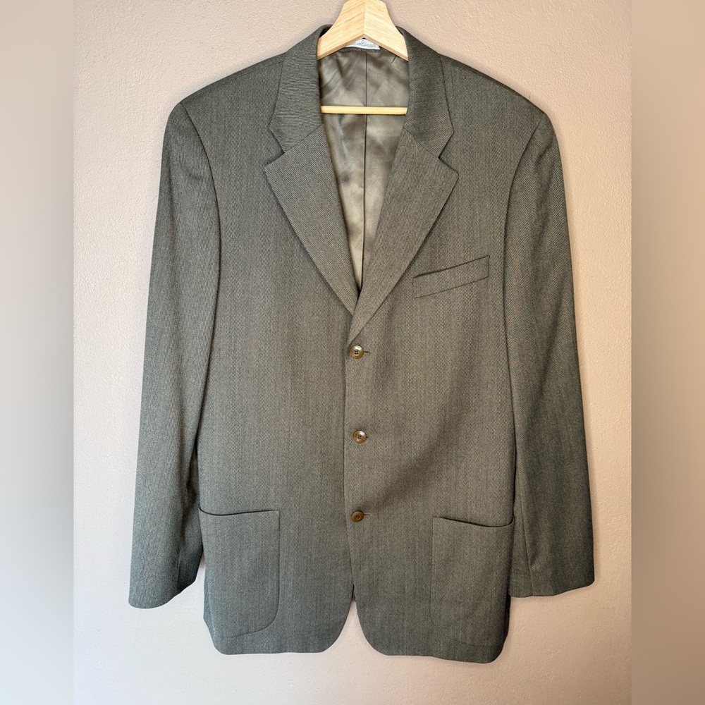 Bachrach Men's Three Button 100% Wool Classic Sports Coat Blazer Size 44T Taupe